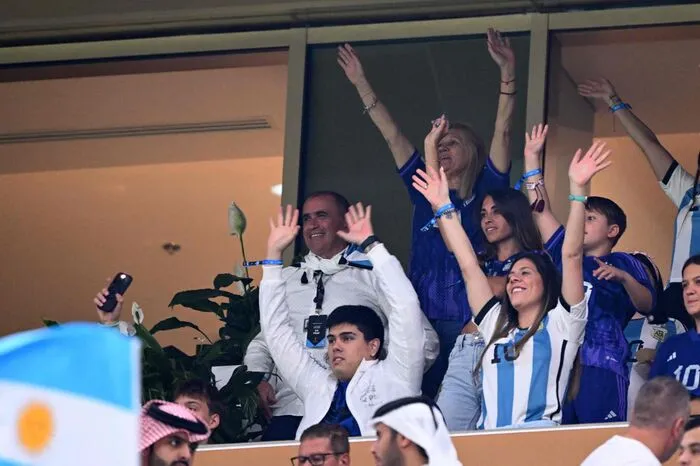 Die Familie von Lionel Messi fiebert mit Argentinien mit: Frau Antonela Roccuzzo, Mutter Celia Maria Cuccittini und Sohn Mateo