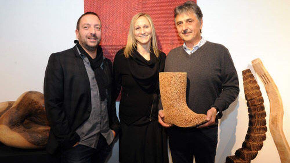Oliver und Chantal Hönlein und Künstler Johann Wieltsch im neuen „Salon Kreativ“