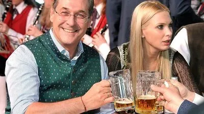 Strache (HC) geht, Strache (Philippa) kommt