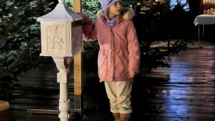 Den stimmungsvollen Auftakt des 25.Weihnachtsmarktes machte das „Lichterl entzünden“ der Kindergartenkinder.