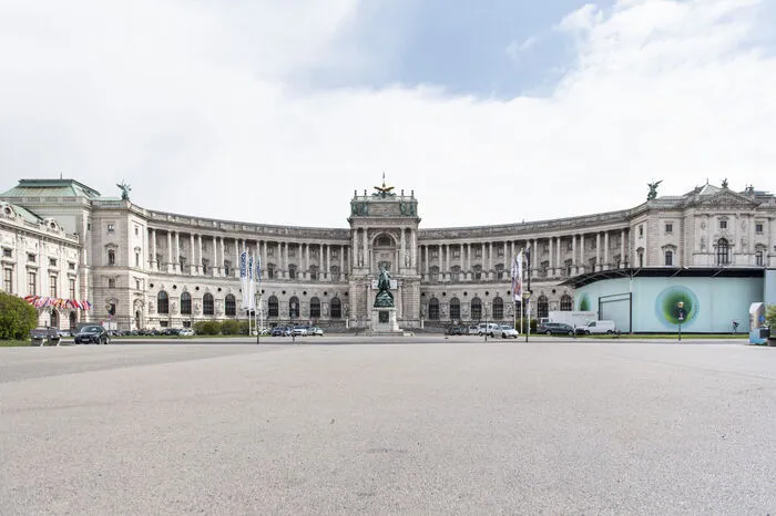Seit Tagen und Wochen wurde am 800 Quadratmeter großen Bau geschraubt. Der Pavillon wird weiterziehen. Am 8. Mai gibt es die nächste Chance in Hartberg.