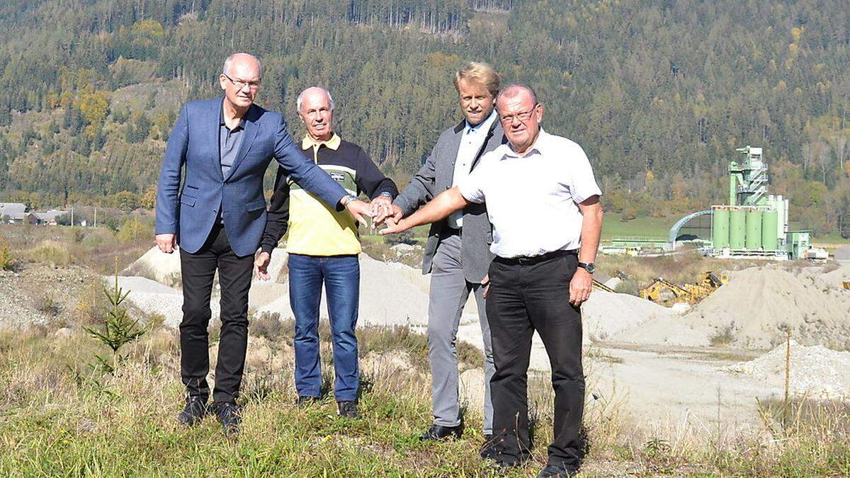 Gemeinsam gegen den Schotterabbau: Joachim Lackner, Norbert Schnedhuber, Gerhard Wohlmuther, Karl Dobnigg (v.l.) 