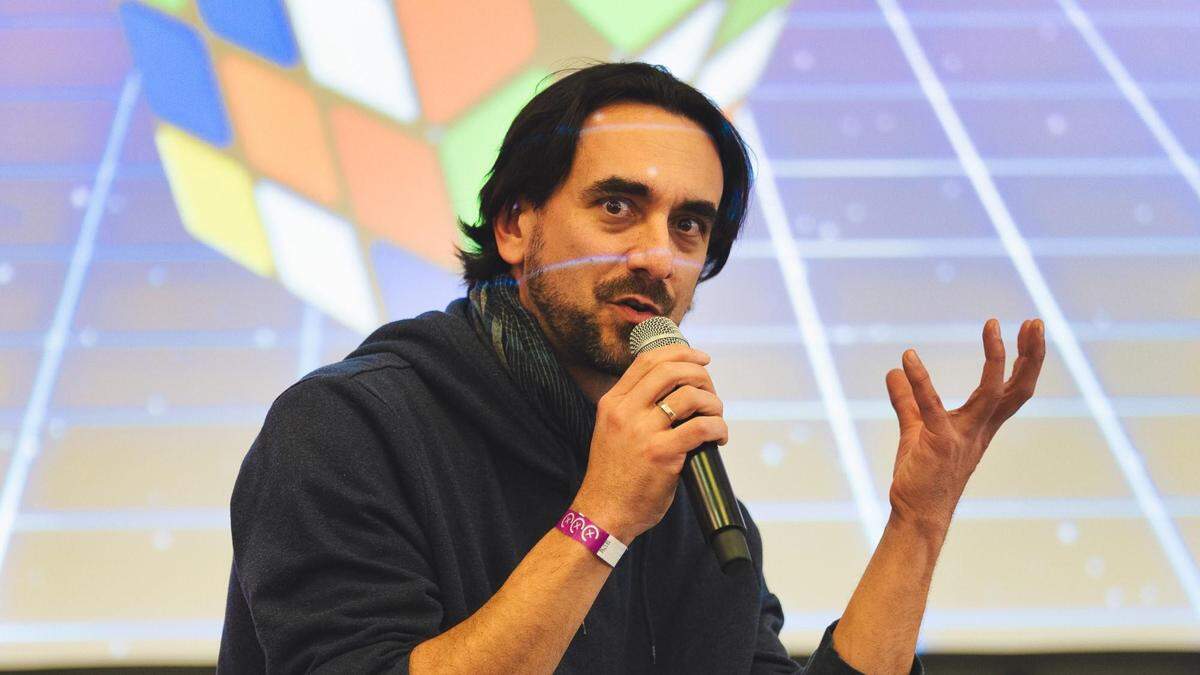 Klemens Franz, Spieleillustrator, -grafiker und -entwickler, beim button Festival 2023 in Graz