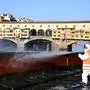 An employee of the municipal company disinfects a street by the Ponte Vecchio, in Florence, on March, 21 2020, as part of the measures taken by Italian government to fight against the spread of the COVID-19, the novel coronavirus. - Italy reported a record 627 new coronavirus deaths on March 20, 2020 and saw its world-topping toll surpass 4,000, despite government efforts to stem the pandemic's spread. The Mediterranean country's daily rate of fatalities is now higher than that officially reported by China at the peak of its outbreak around Wuhan's Hubei province. (Photo by Carlo BRESSAN / AFP)
