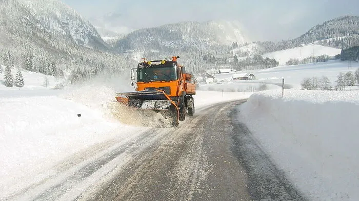 Rund 200 Winterdienstfahrzeuge der Straßenverwaltung des Landes stehen in der Steiermark zur Verfügung
