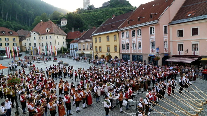 Von einer musikalischen Klangwolke umhüllt war am Wochenende die Burgenstadt Friesach.