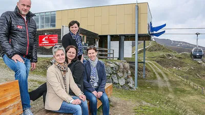 Kräfte bündeln: Pflauder, Woschank, Müller, Peternell (stehend) und Brandstätter auf der Brunnachhöhe