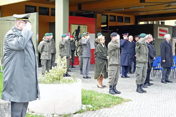 Zivile und militärische Ehrengäste waren beim Festakt mit dabei.