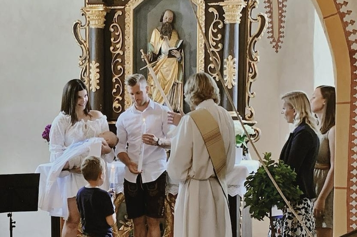 Maximilian Viktor, der Sprössling von Manuel Kerhe, wurdein Kappel getauft.