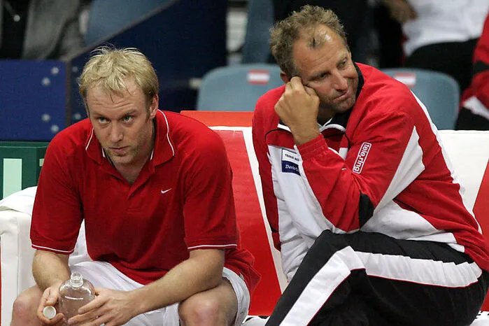 2006 beim Davis Cup in der Schwarzl-Halle gegen Kroatien (2:3-Niederlage) saß Muster als Kapitän auf der Bank. Neben ihm Stefan Koubek, der heute Österreichs Davis-Cup-Kapitän ist.