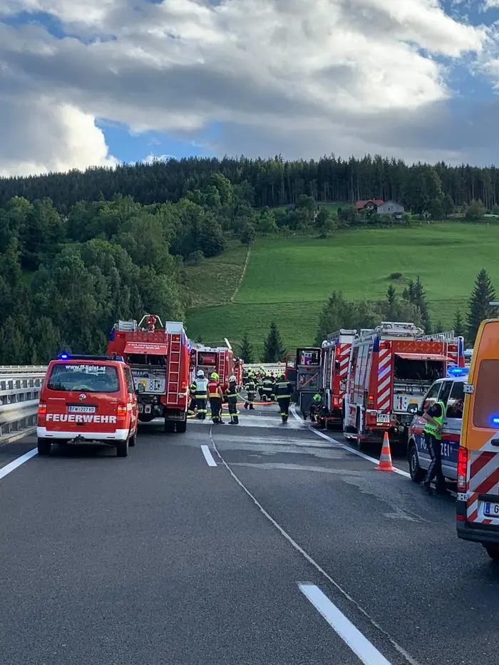 83 Personen der Freiwilligen Feuerwehr sind im Einsatz