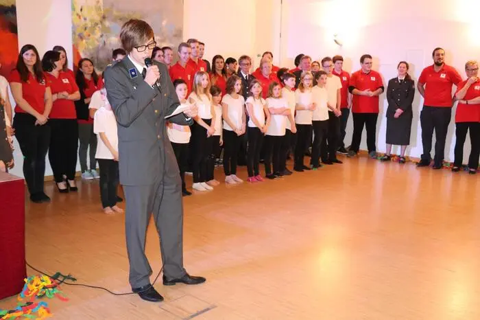 Der Ortsstellenleiter, Thomas Zoller, begrüßte gemeinsam mit den Mitgliedern der Ortsstelle die über 300 Besucher im Dorfhof Markt Hartmannsdorf.