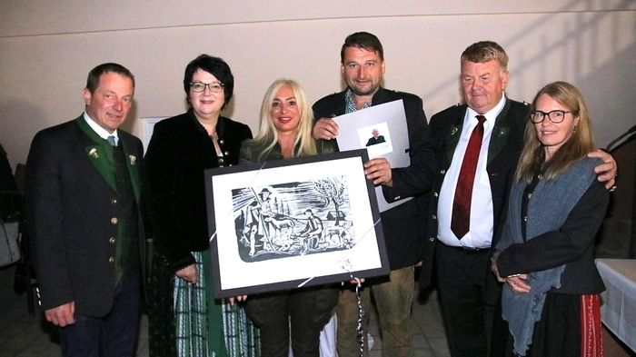 Nun wurde an seinem Geburtshaus, dem ehemaligen Gasthaus Stampler, über Initiative der Gemeinde Geistthal-Södingberg eine Gedenktafel angebracht.