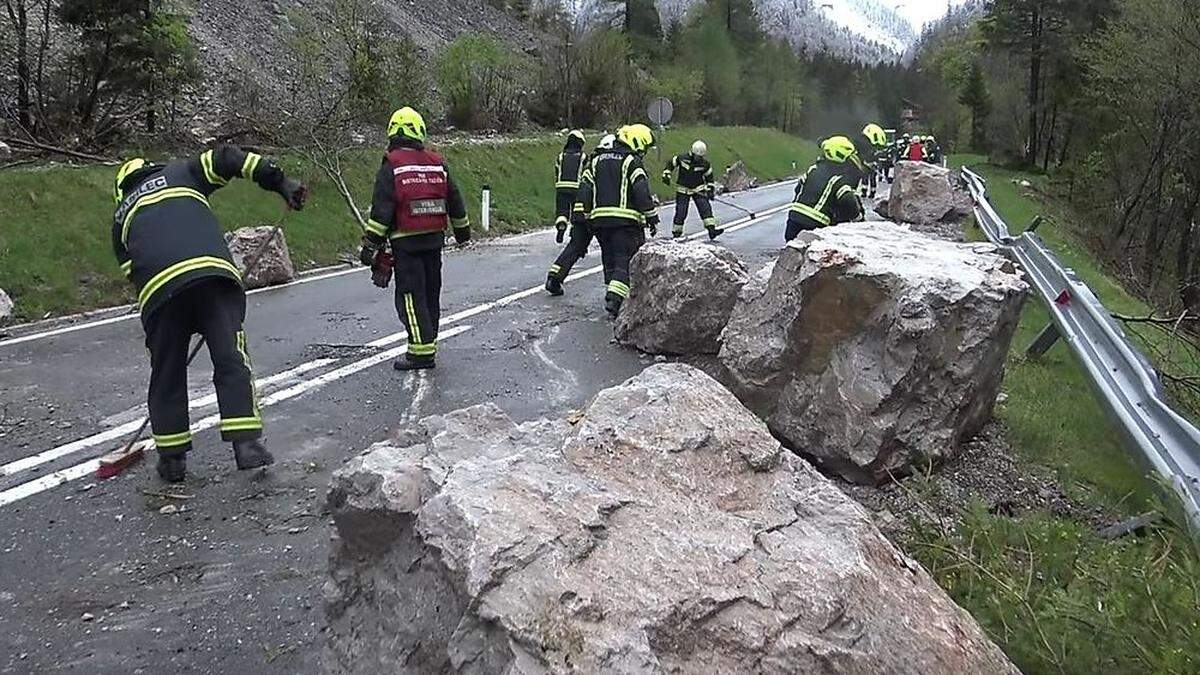 Die Einsatzkräfte sind vor Ort 