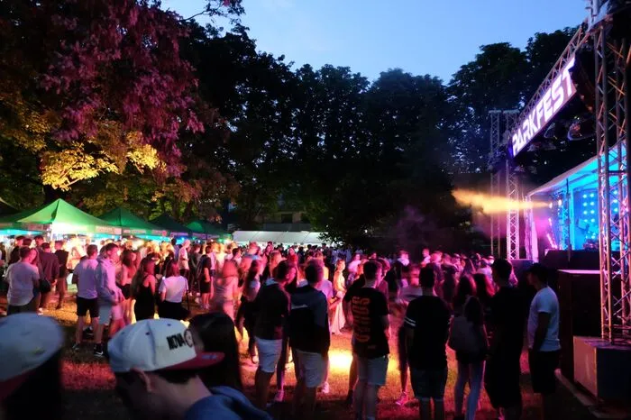 Für die richtigen Sounds zum Abtanzen sorgten DJ Chris Master Mind und DJ MaxxDuke.  