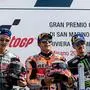 Marc Marquez, flankiert von Fabio Quartararo (links) und Maverick Vinales