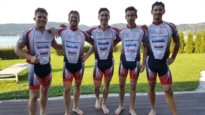 Karl Haidacher, Leander Haidacher, Bernd Brünner, Stanislaus Georg Haidacher, David Url und Initiator Severin Haidacher fahren mit dem Rad nach Rom. Einer von ihnen ist im Begleitfahrzeug dabei.