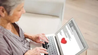 Per Mail oder über Soziale Netzwerke nehmen Täter Kontakt zu ihren Opfern auf