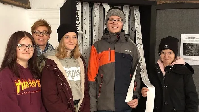 Anna Fleißner, Fachlehrerin Katrin Ebner, Selina Mattersberger, Yannick Geiger und Julia Zeba