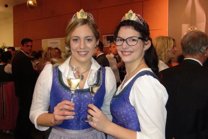 Nach umbaubedingten Gastspielen des Traditionsballes in Gamlitz und Gleinstätten feierte die Abschlussklasse mit rund 1500 Gästen in Silberberg eine glanzvolle Ballnacht.
