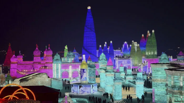 Tausende Kunstwerke aus Eis und Schnee sind ab 5. Jänner im chinesischen Harbin zu bestaunen.