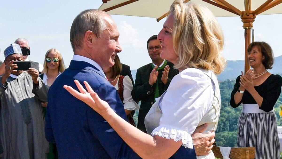 Putin mit Kneissl bei ihrer Hochzeit in Gamlitz 2018