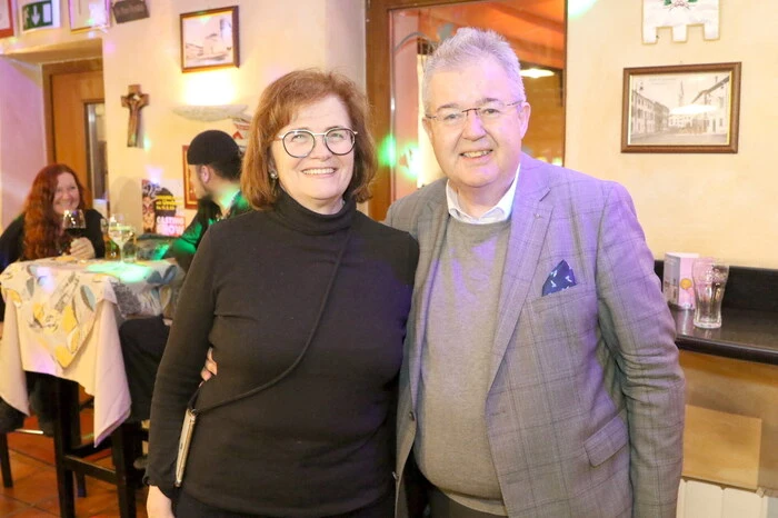 Fest mitswingen sah man unter anderen den Althofner Bürgermeister Walter Zemrosser (am Foto mit Gattin Ingrid), Gymnasialprofessor Gerald Krebs sowie Klangkünstler Klaus Lippitsch, der  extra für dieses Konzert aus Maria Saal angereist kam, um sich diesen musikalischen Leckerbissen nicht entgehen zu lassen. 