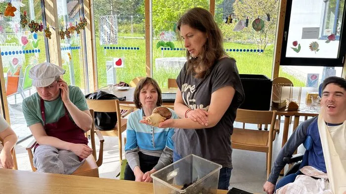 Heidemarie "Heidi" Urani zu Besuch bei der Lebenshilfe Werkstätte Kohlplatz im Murtal