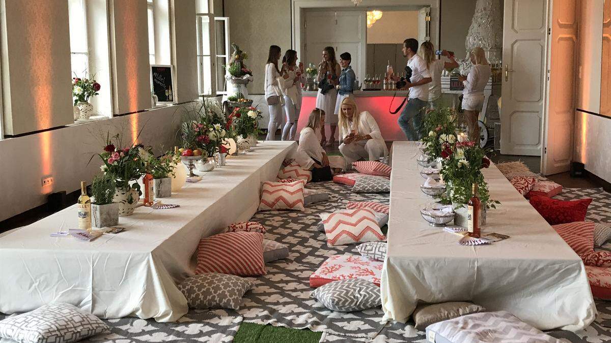 Einen französischen Picknickabend genossen die Gäste im Aiola im Schloss.