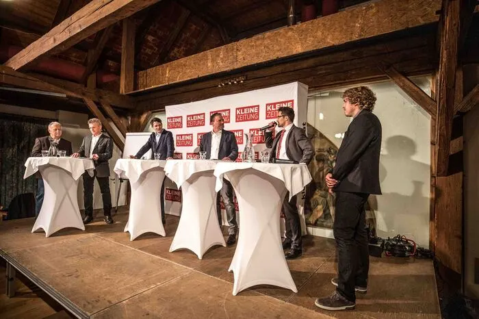 Am Podium wurde fleißig diskutiert