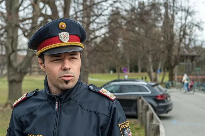 "Es geht vor allem darum, Minderjährige zu schützen", so Polizeisprecher Markus Lamb. Daher sei auch nicht der ganze Park, sondern nur der Bereich um den Kinderspielplatz zur Schutzzone erklärt worden.
