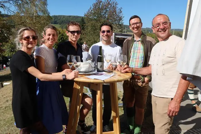 Beste Stimmung bei den Winzern und ihren Gästen