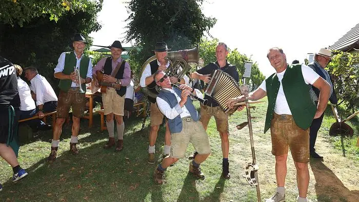 Zum Gedenken an den Schriftsteller Fred Strohmeier fand in den Bergen von Khünegg bei st. Peter am Ottersbach das Keuschlerfest Khünegger Landleb’n statt.