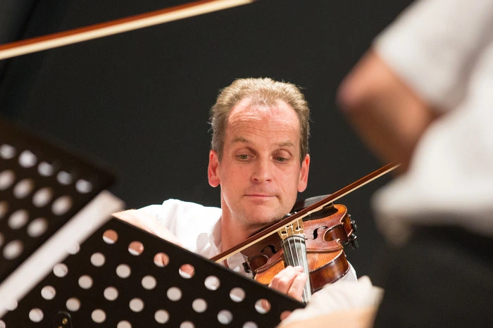 Auch ihr Vater, Michael Hausmann, der mit seiner Initiative "Junge Talente" den Konzertnachmittag ermöglicht hatte, spielte im Orchester – als Geiger.
