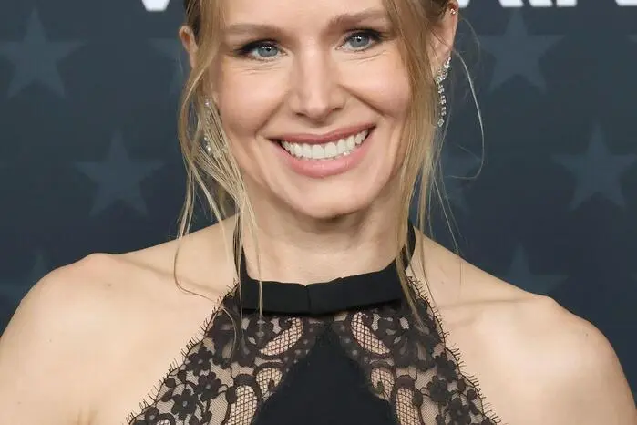 Schauspielerin Kristen Bell bezauberte neben ihrer edlen Robe vor allem mit ihrem strahlenden Lächeln auf dem roten Teppich