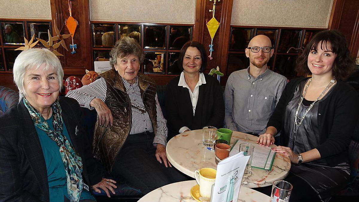 Marian Pink, Erika Augustin, Margit Keshmiri, Robert Konrad und Sophie Zeiler-Mahrous (v. l.)