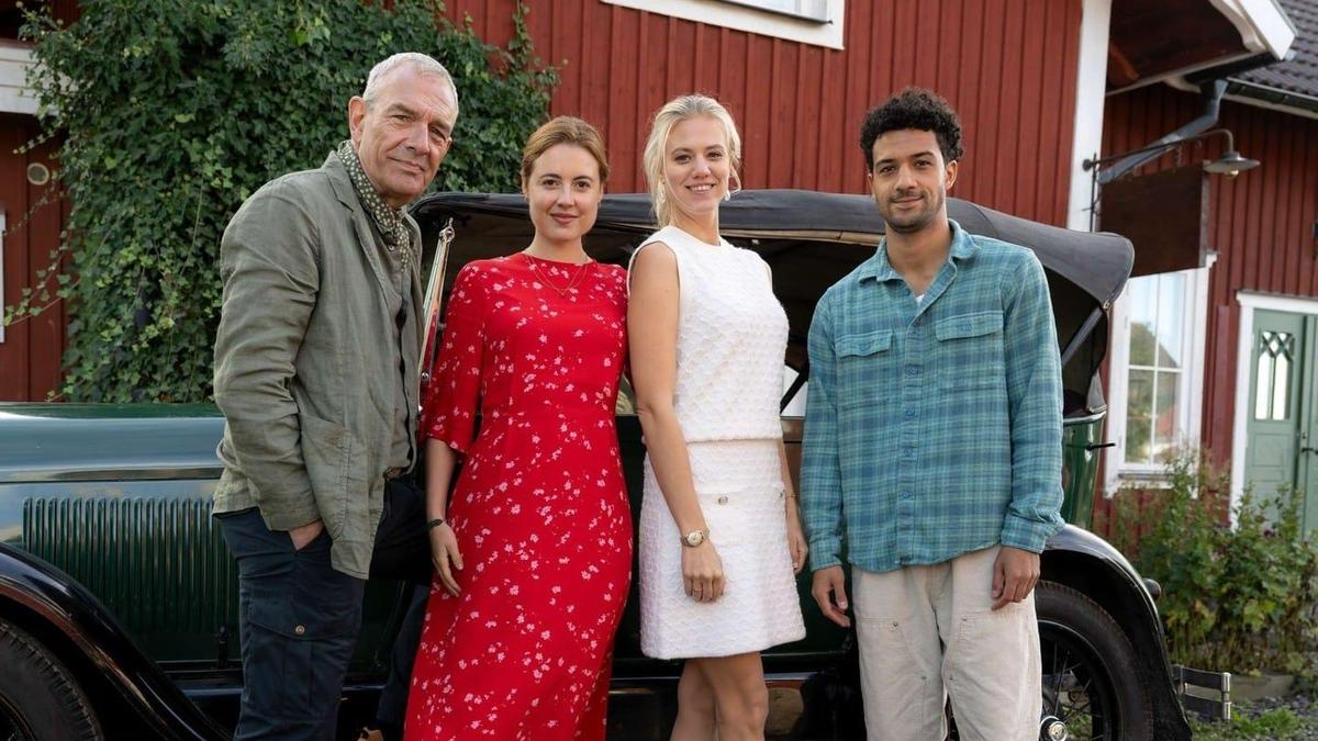 Die Schauspieler Jean-Yves Berteloot, Meriel Hinsching, Larissa Marolt und Rojan Juan Barani