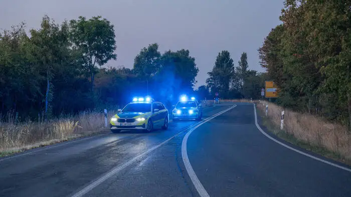 Da staunte die Polizei nicht schlecht, als sie den betrunkenen Traktorfahrer von der Autobahn holte (Themenbild)