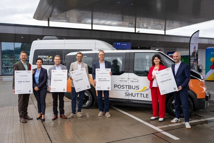 Stefan Salzmann (Bürgermeister St. Paul im Lavanttal), Lydia Mosser (Gemeindevorständin St. Paul im Lavanttal), Karl Markut (Bürgermeister St. Georgen im Lavanttal), LR Sebastian Schuschnig, Günter Wutscher (Gemeinderat St. Georgen im Lavanttal), Maria Knauder (Bürgermeisterin St. Andrä im Lavanttal) und Tibor Jermendy (Österreichische Postbus AG).