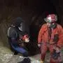 Günter Faul (im Tauchanzug) beim Einsatz in der Lamprechtshöhle