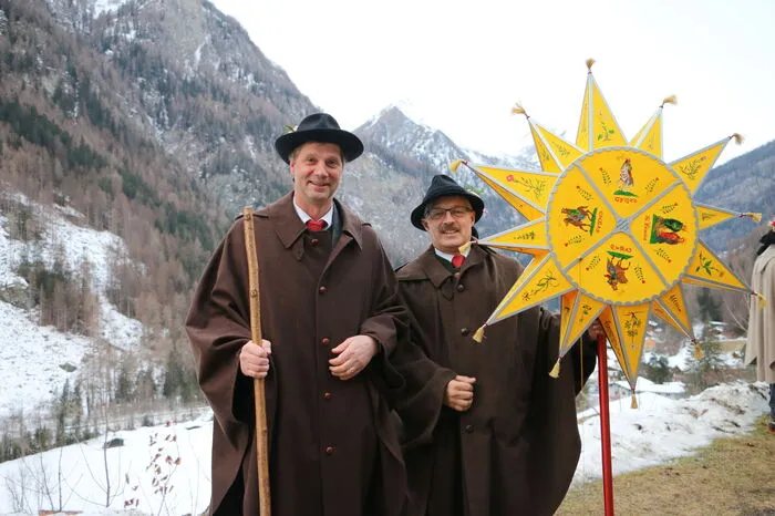 Bürgermeister Martin Lackner und Gerold Barth sind auch mit dabei. 