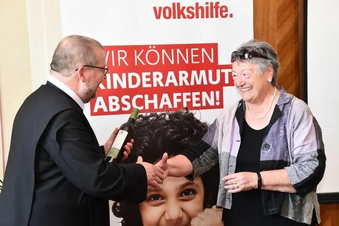 Der Generalversammlung war eine Führung durch die Sonderausstellung „950 Jahre Stift St. Lambrecht“ vorausgegangen. Prior Gerwig Romirer vermittelte den Teilnehmerinnen und Teilnehmern dabei Einblicke in die Geschichte des Benediktinerstiftes.