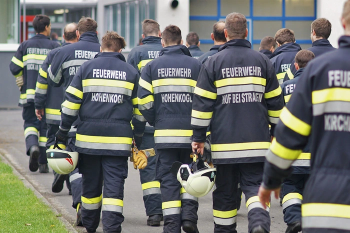 170 bis 180 Feuerwehrleute und Angehöriger anderer Einsatzorganisationen bevölkern täglich die Schule