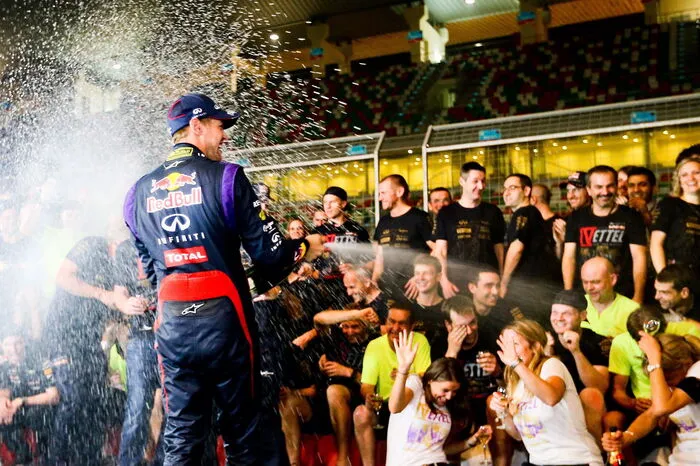 2013: Sebastian Vettel, Mark Webber und Red Bull Racing waren auch im vierten Jahr in Folge nicht zu schlagen. In Indien holte sich der Deutsche und sein Team Titel Nummer vier in Folge. Es sollte für längere Zeit der letzte Erfolg bleiben.