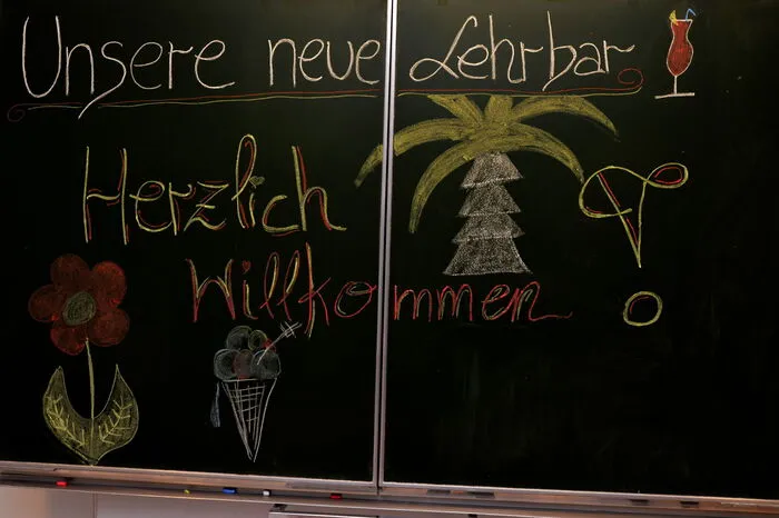 Sie hießen Gäste willkommen, die sich die Eröffnung der neuen Schullehrbar nicht entgehen ließen.