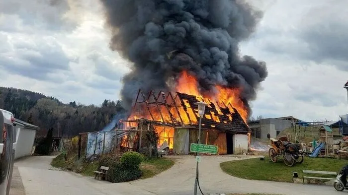 Die Brandursache des Brandes in Kalch (Gemeinde Albersdorf-Prebuch) wird derzeit ermittelt