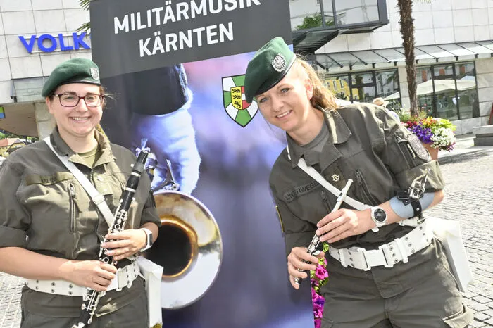 Die Militärmusik Kärnten spielte im Schlosspark auf