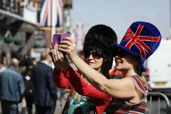 Die Stadt an der Themse, etwa 40 Kilometer westlich von London, darf nur unter erhöhten Sicherheitsvorkehrungen betreten werden.