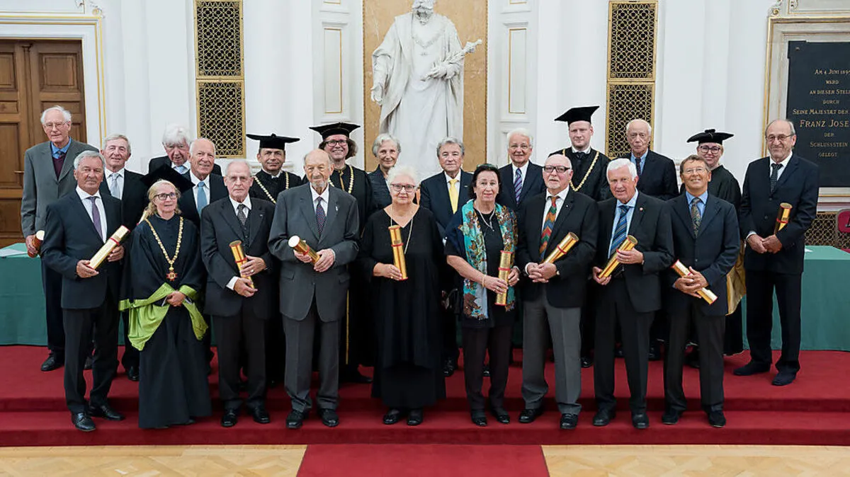 50-Jahr-Promovenden, u.a. mit Rektor Martin Polaschek, Irmgard Griss, Georg Doppelhofer