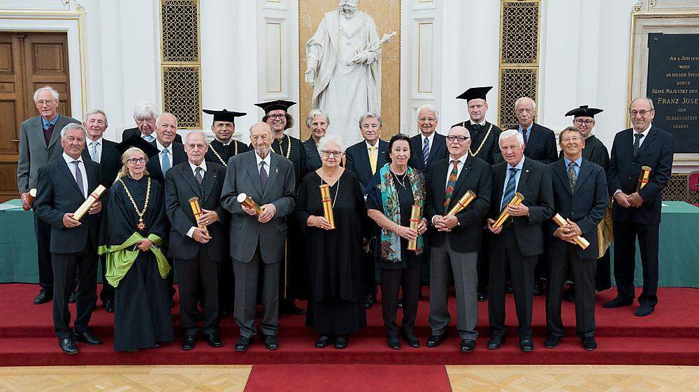 50-Jahr-Promovenden, u.a. mit Rektor Martin Polaschek, Irmgard Griss, Georg Doppelhofer